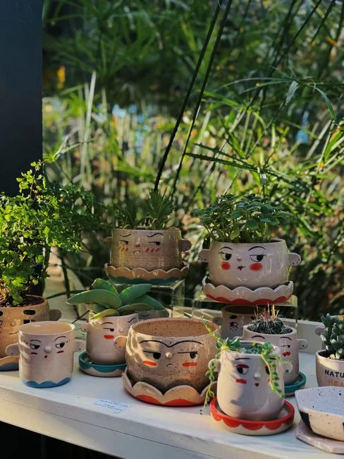 pexels.com foto af sue: Børn vander planter
